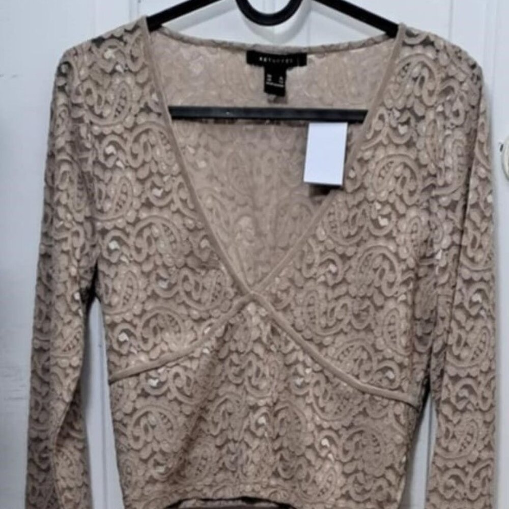 Brand New Women's Floral Lace LS Beige V-Neck Crop Tops